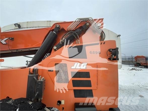SkyTrak 10054 伸縮臂操作車