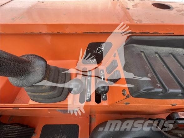 SkyTrak 10054 伸縮臂操作車