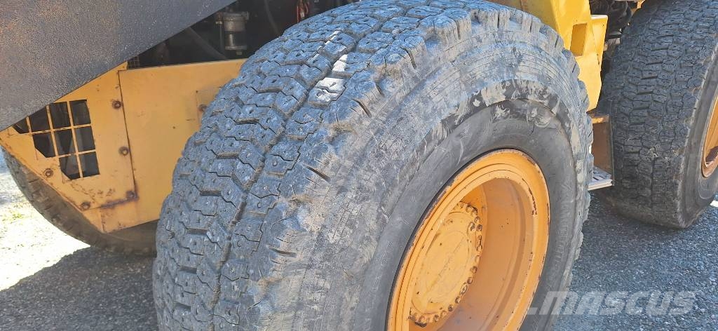 Volvo BM EL70 Rýpadlo-nakladače