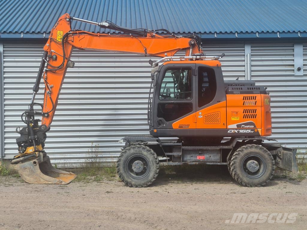 Doosan DX 165 W-5 -21 inkl Kärra / Redskap /stödbensbrygg Wheeled excavators