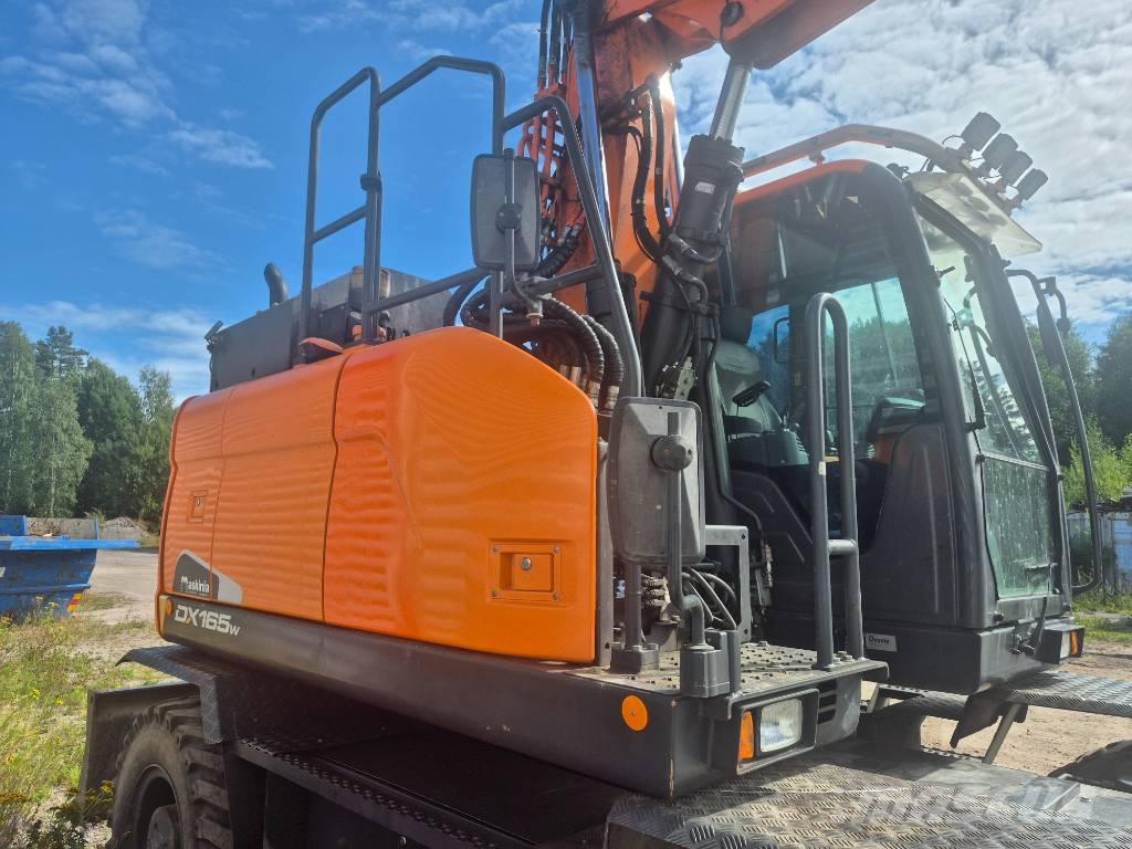 Doosan DX 165 W-5 -21 inkl Kärra / Redskap /stödbensbrygg Wheeled excavators