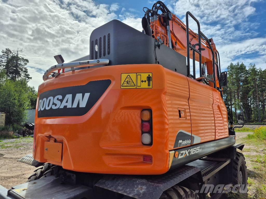 Doosan DX 165 W-5 -21 inkl Kärra / Redskap /stödbensbrygg Wheeled excavators