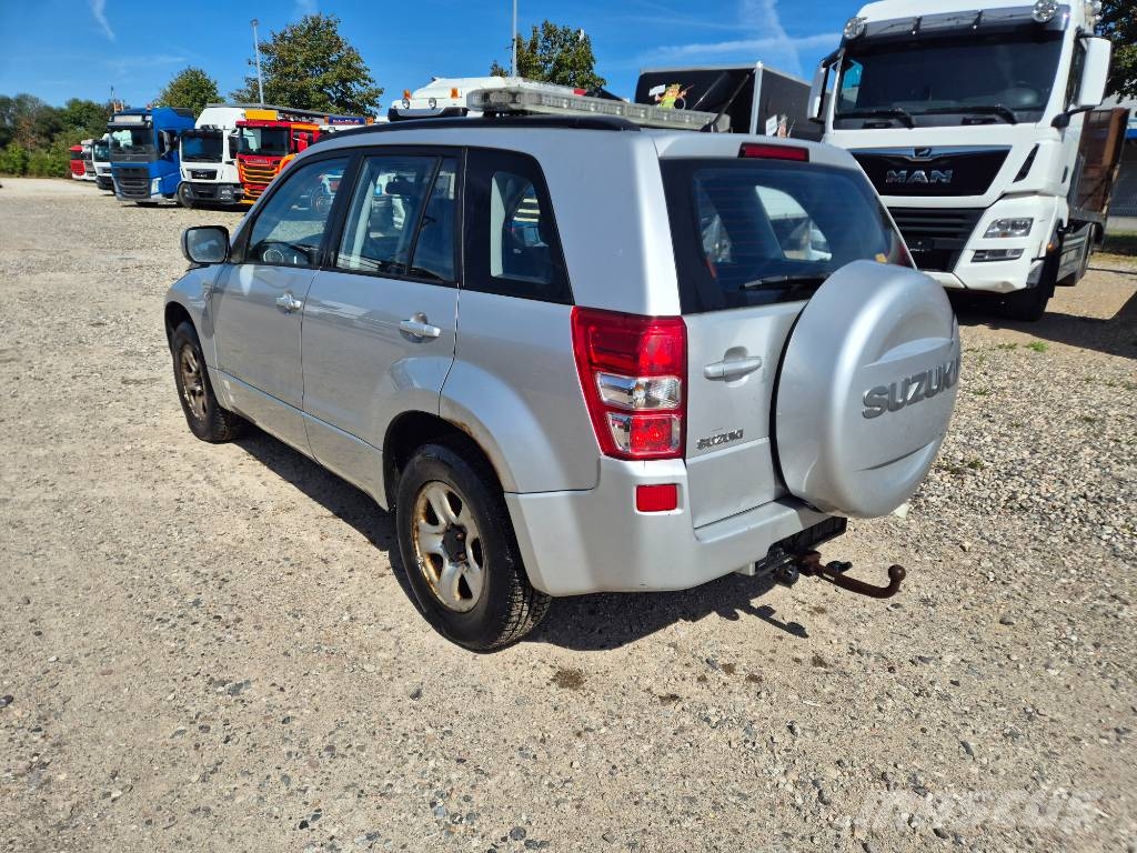 Suzuki Grand Vitara 2,0 GLX aut. Van 5d Lengvieji automobiliai
