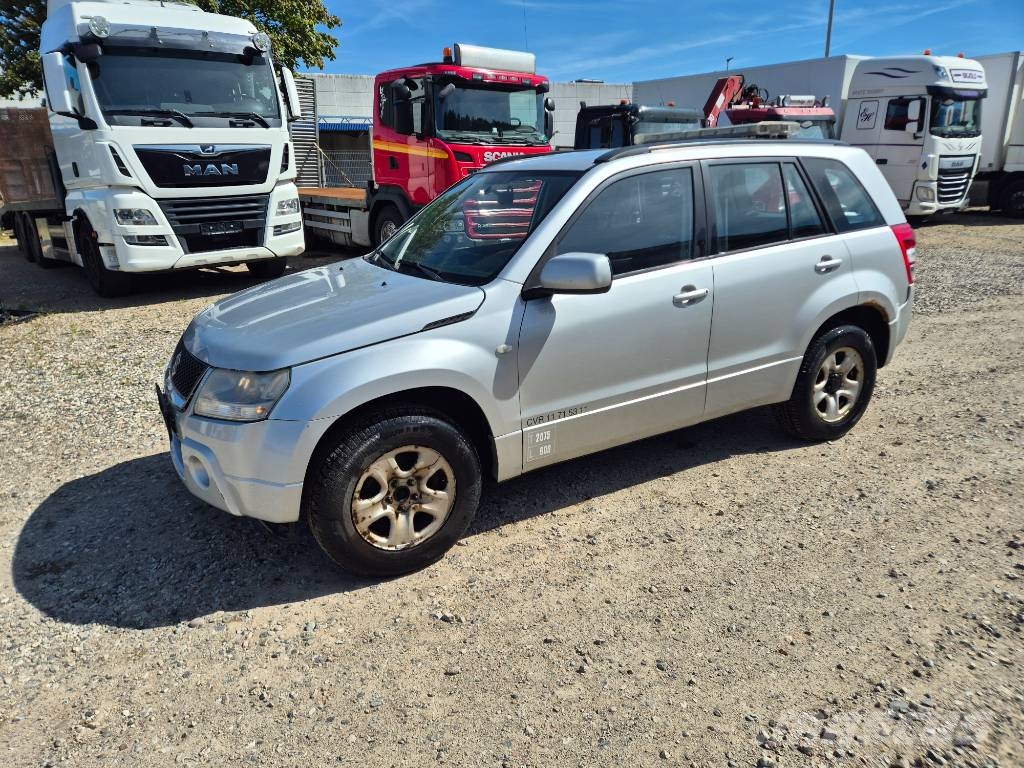 Suzuki Grand Vitara 2,0 GLX aut. Van 5d Lengvieji automobiliai
