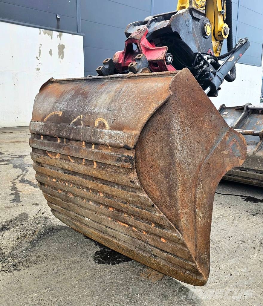 Komatsu PC240LC-11E0 Εκσκαφείς με ερπύστριες