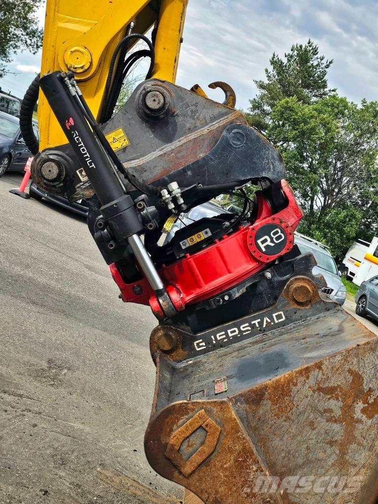 Komatsu PC240LC-11E0 Εκσκαφείς με ερπύστριες