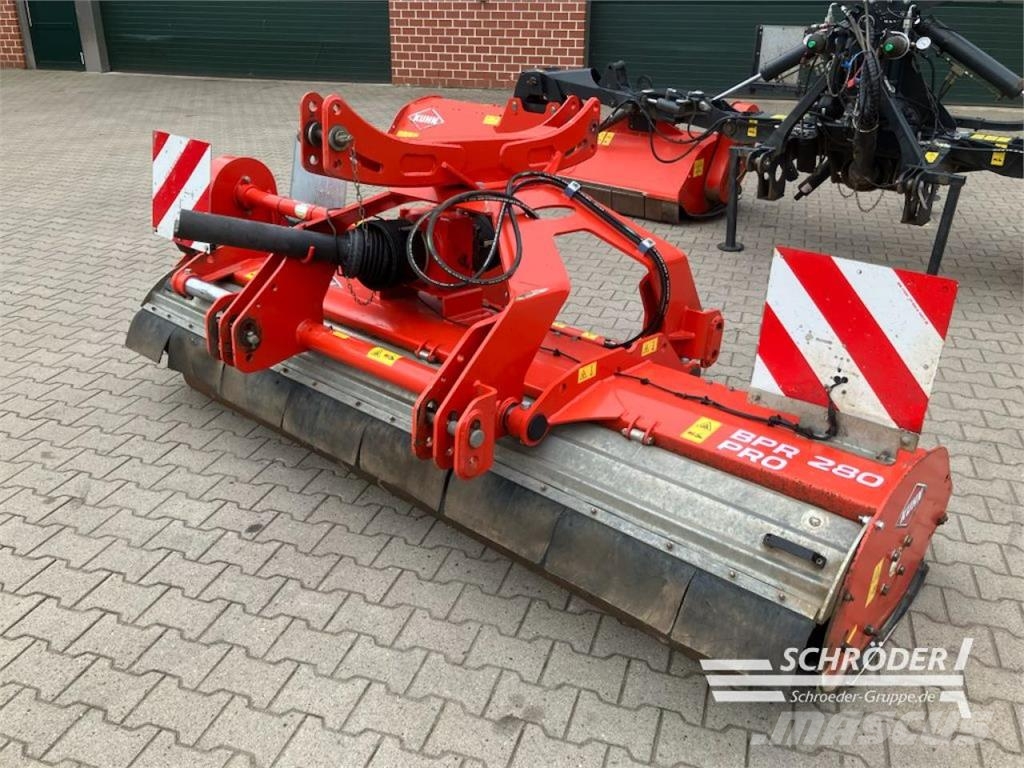Kuhn BPR 280 + BP 8300 Kesantoleikkurit ja -murskaimet