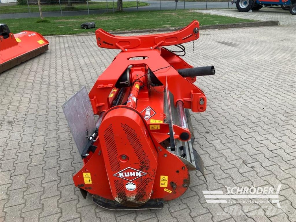 Kuhn BPR 280 + BP 8300 Kesantoleikkurit ja -murskaimet