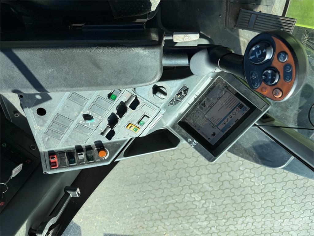 CLAAS Xerion 3300 Trac VC Kmetijstvo - drugo