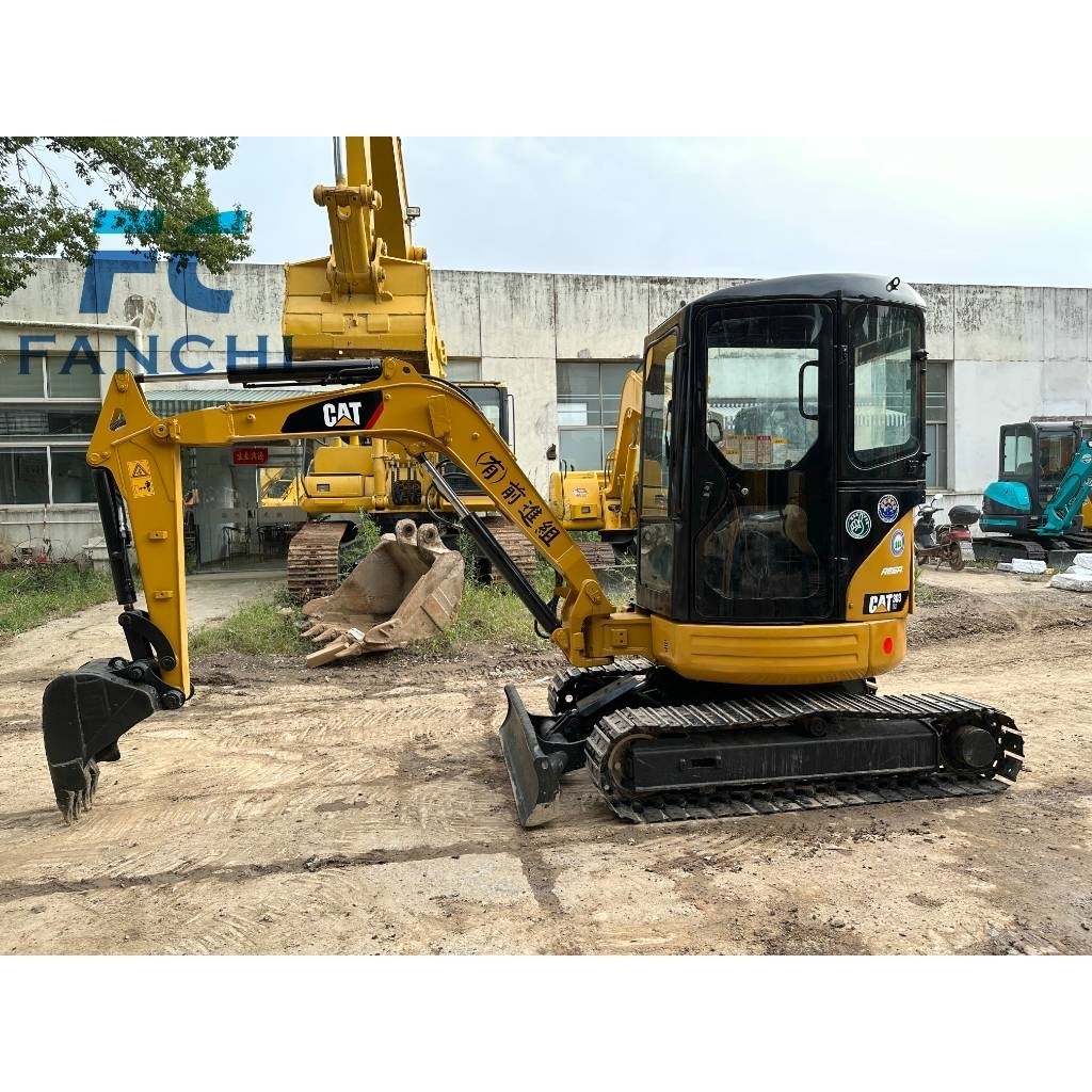 Cat 303 CR, 2023, 中華人民共和国 - 中古 ミニショベル < 7t