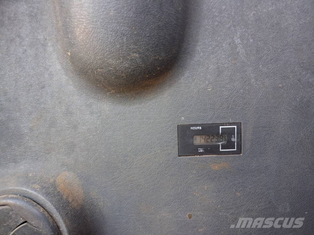 Hyundai Robex 300 LC 대형 굴삭기 29톤 이상