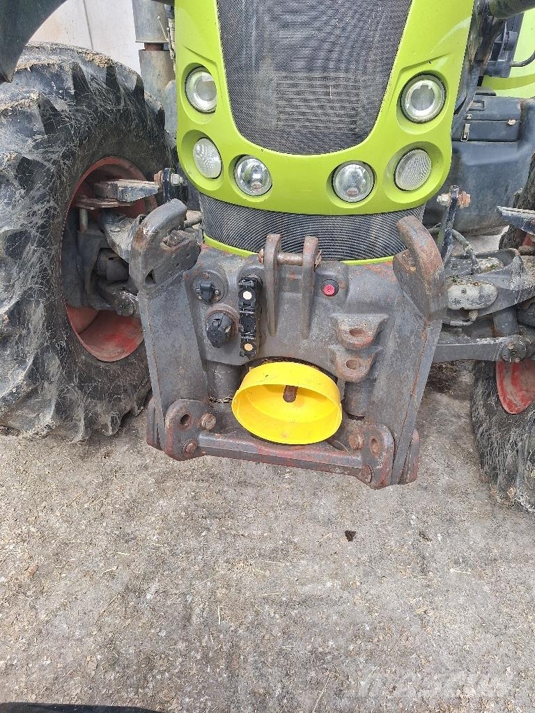 CLAAS ARION 640 Traktorji