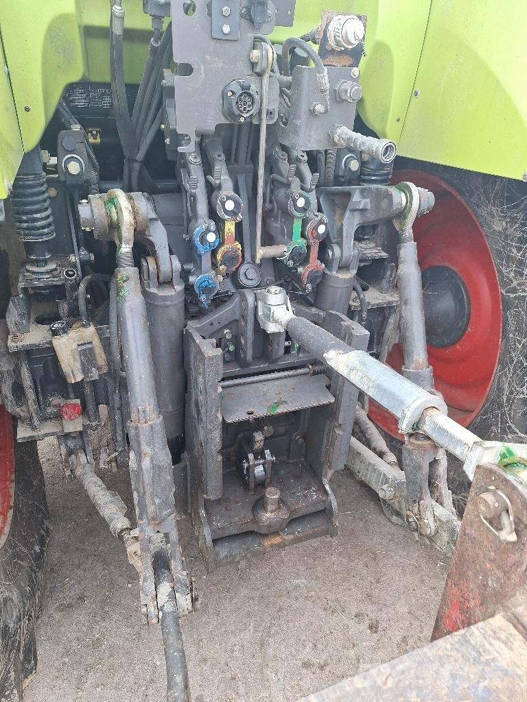 CLAAS ARION 640 Traktorji