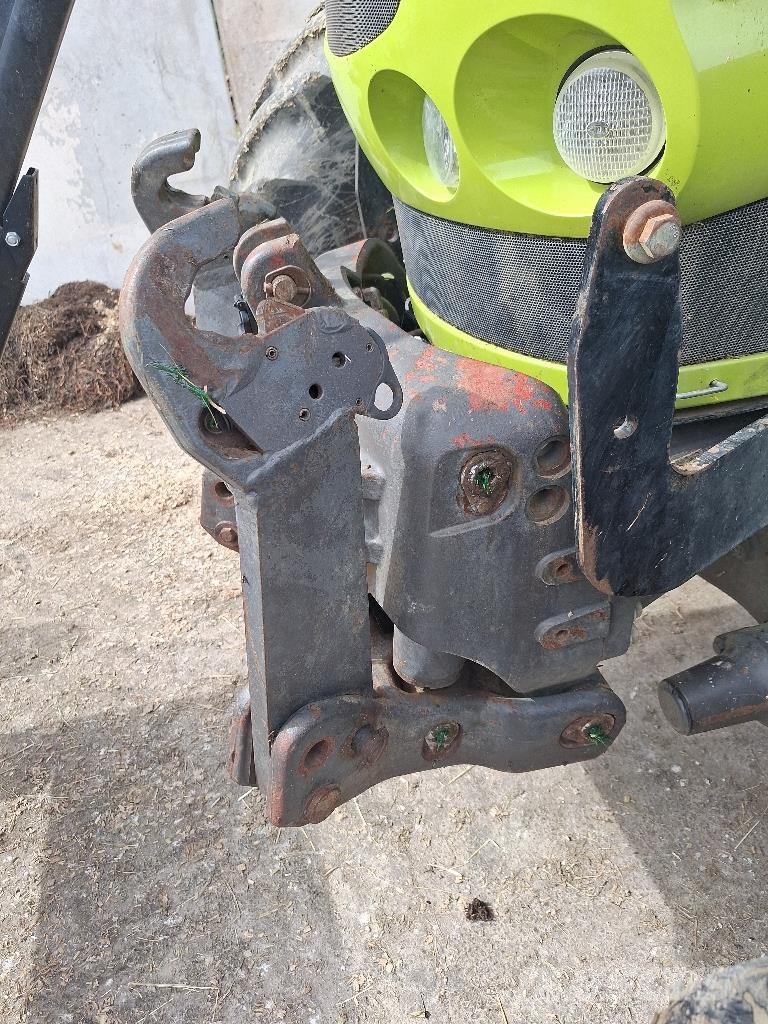 CLAAS ARION 640 Traktorji