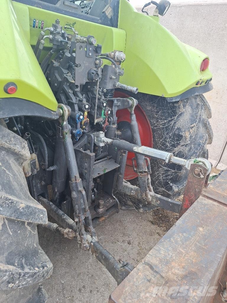 CLAAS ARION 640 Traktorji