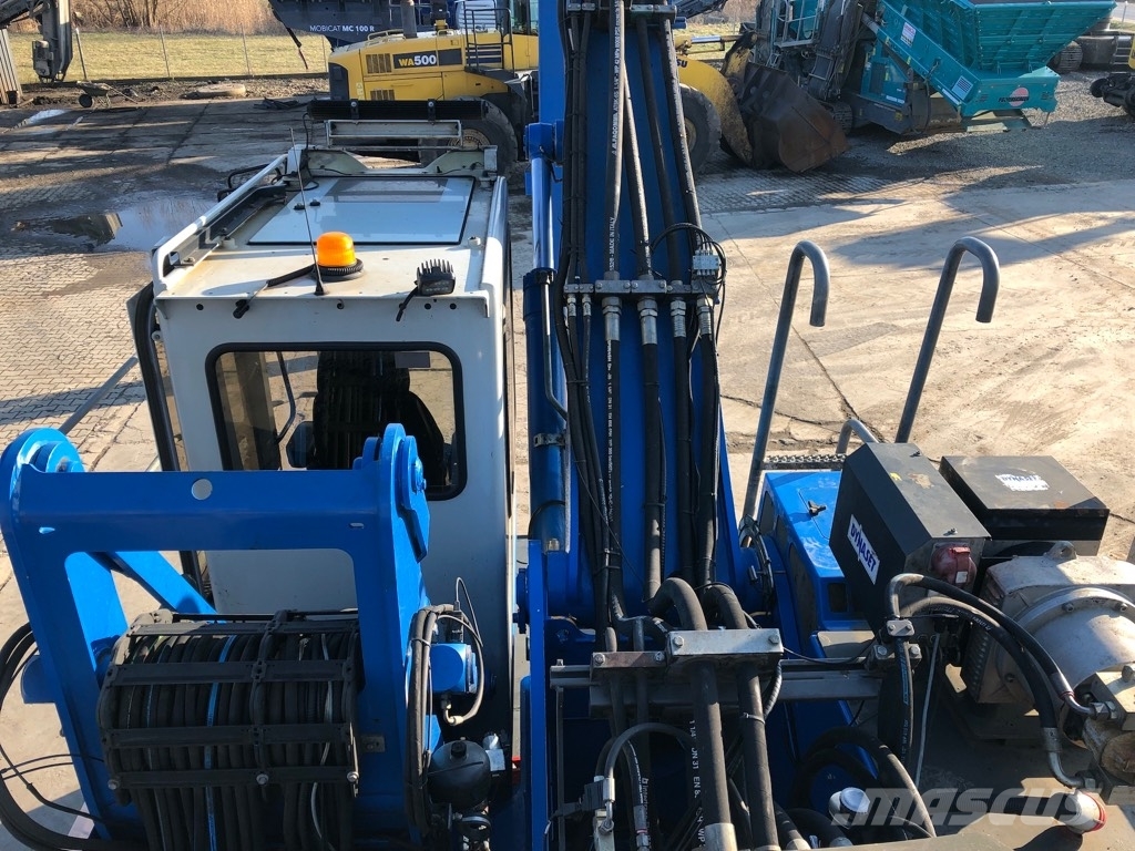 Sennebogen 830 Bageri za manipuliranje materijalom / otpadom