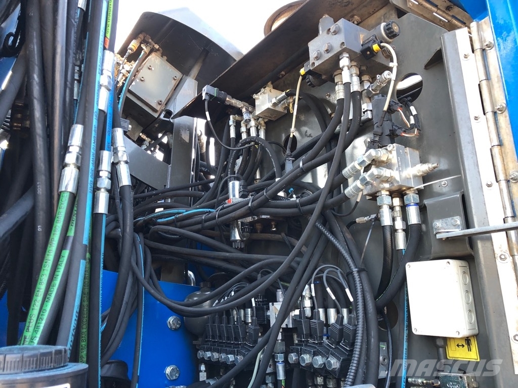 Sennebogen 830 Bageri za manipuliranje materijalom / otpadom