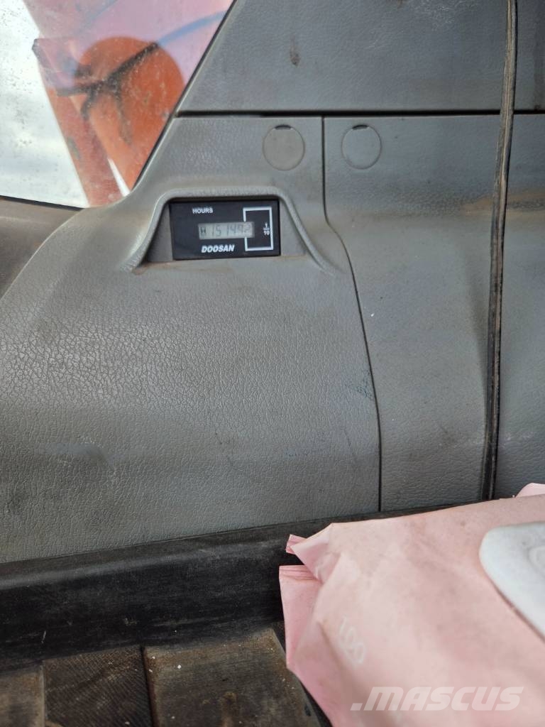Doosan DX 300 LC-3 履带挖掘机