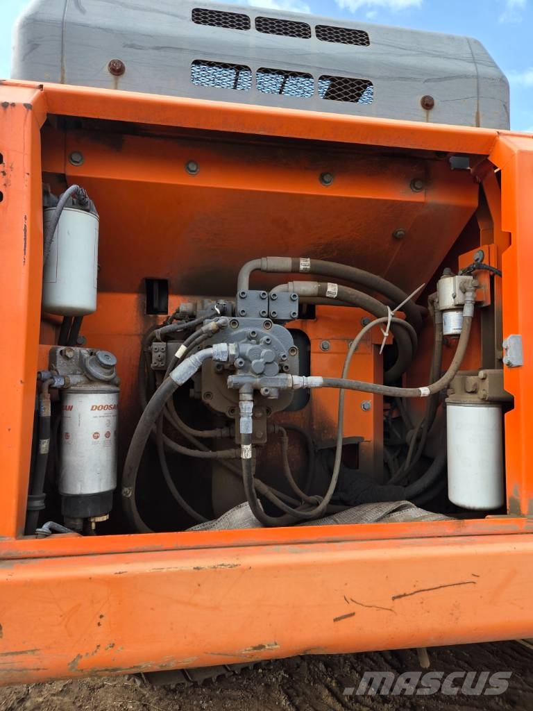 Doosan DX 300 LC-3 履带挖掘机