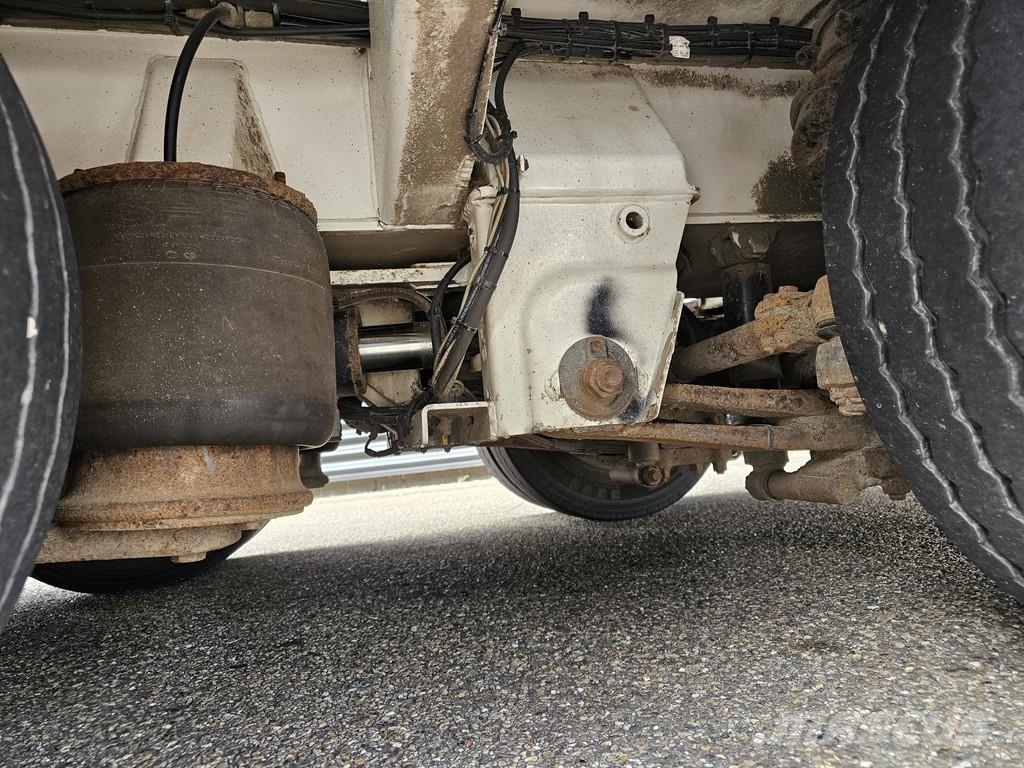 MAX Trailer MAX 110 / 3 X STEERING AXLE / HYDRAULIC RAMP Poluprikolice labudice