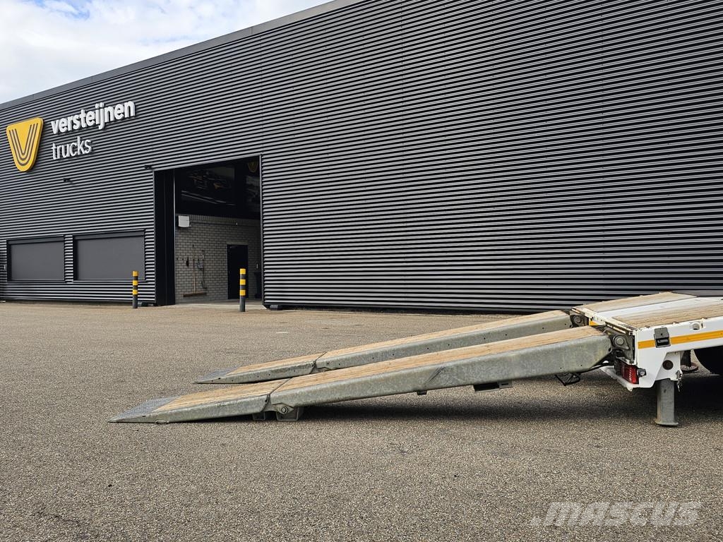 MAX Trailer MAX 110 / 3 X STEERING AXLE / HYDRAULIC RAMP Poluprikolice labudice