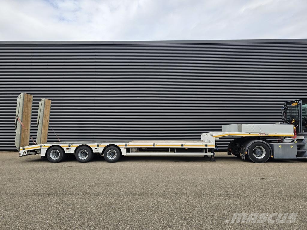 MAX Trailer MAX 110 / 3 X STEERING AXLE / HYDRAULIC RAMP Poluprikolice labudice
