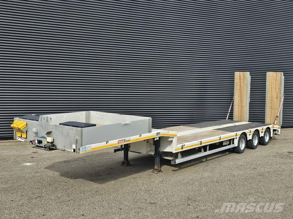 MAX Trailer MAX 110 / 3 X STEERING AXLE / HYDRAULIC RAMP Poluprikolice labudice