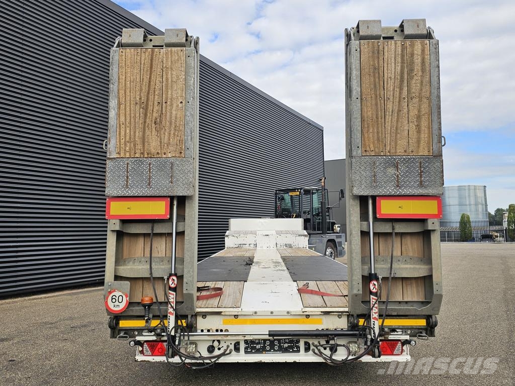 MAX Trailer MAX 110 / 3 X STEERING AXLE / HYDRAULIC RAMP Poluprikolice labudice