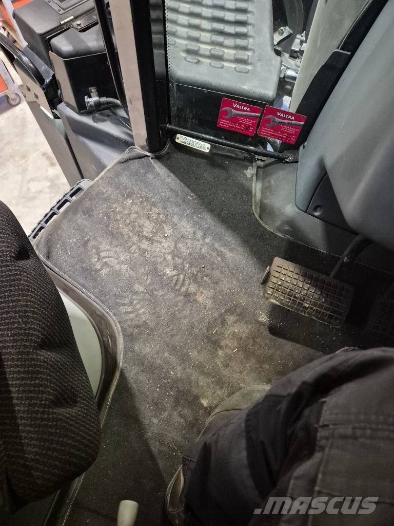 Valtra S394 Tractoare