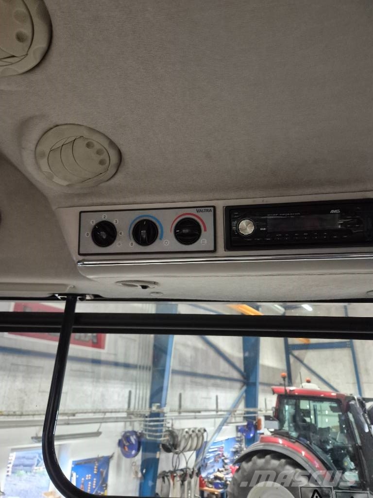 Valtra S394 Tractoare