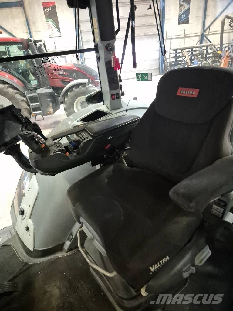 Valtra S394 Tractoare