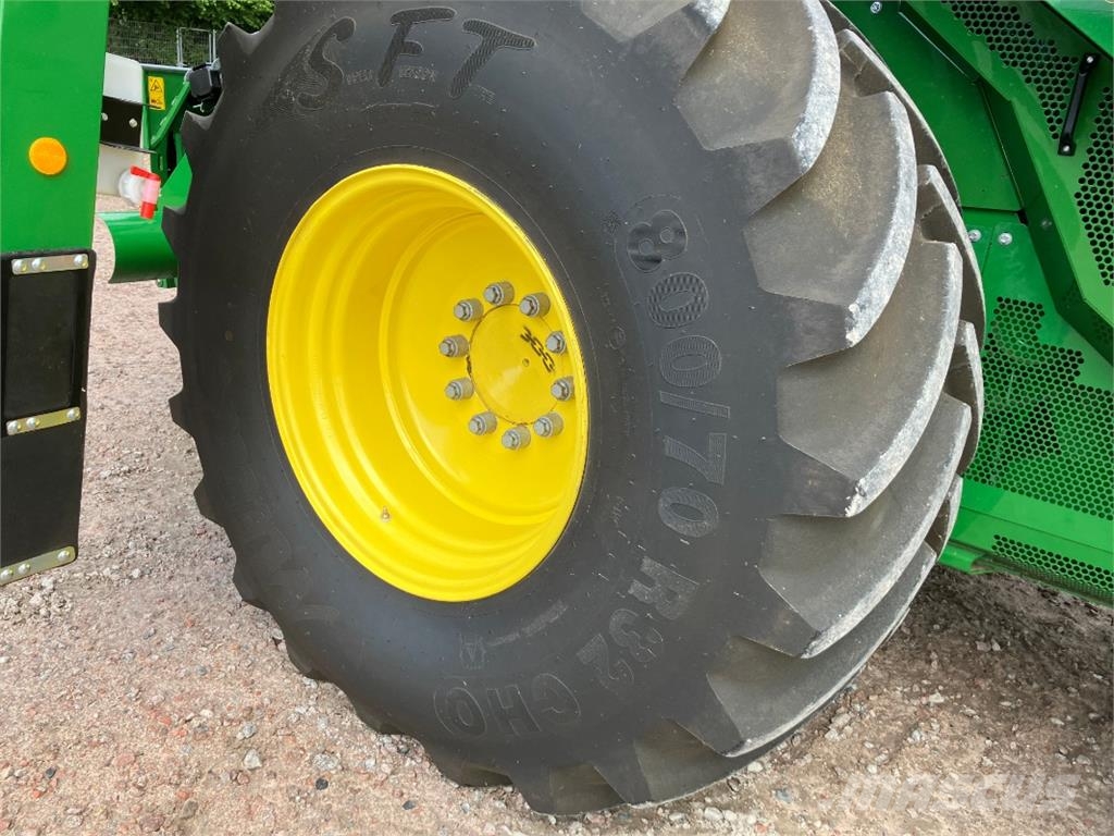 John Deere T560 Combine harvesters