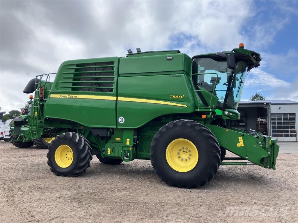 John Deere T560 Combine harvesters