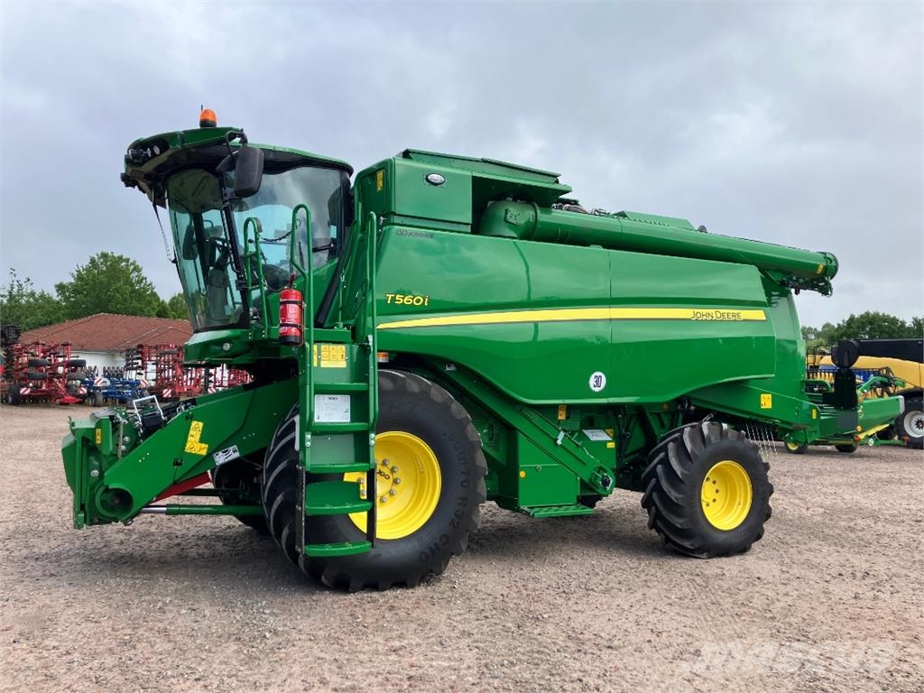 John Deere T560 Combine harvesters