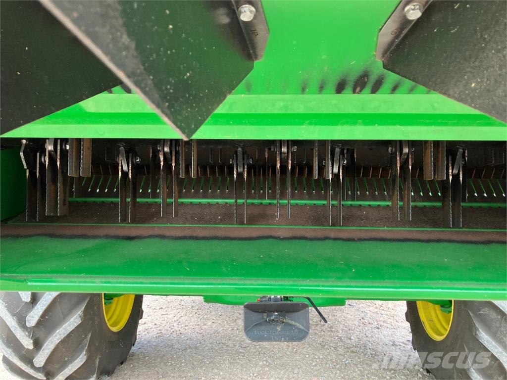 John Deere T560 Combine harvesters