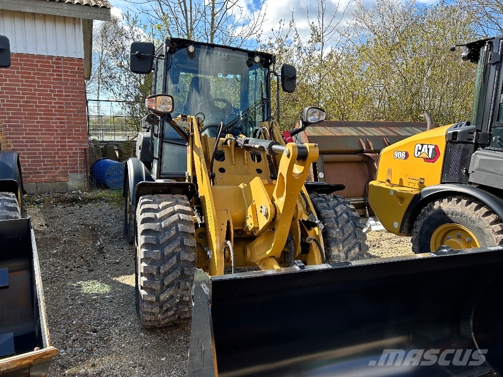 CAT 906 Фронтальні навантажувачі