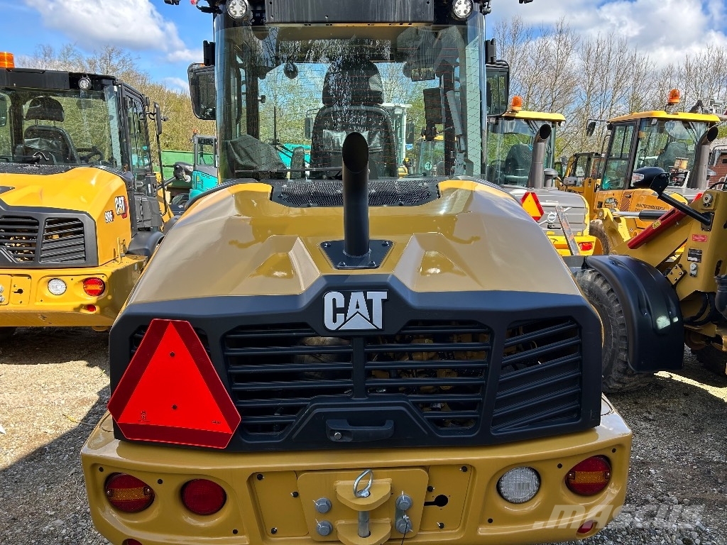 CAT 906 Фронтальні навантажувачі