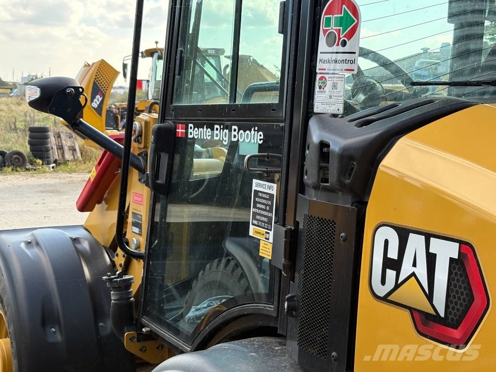 CAT 906 Фронтальні навантажувачі