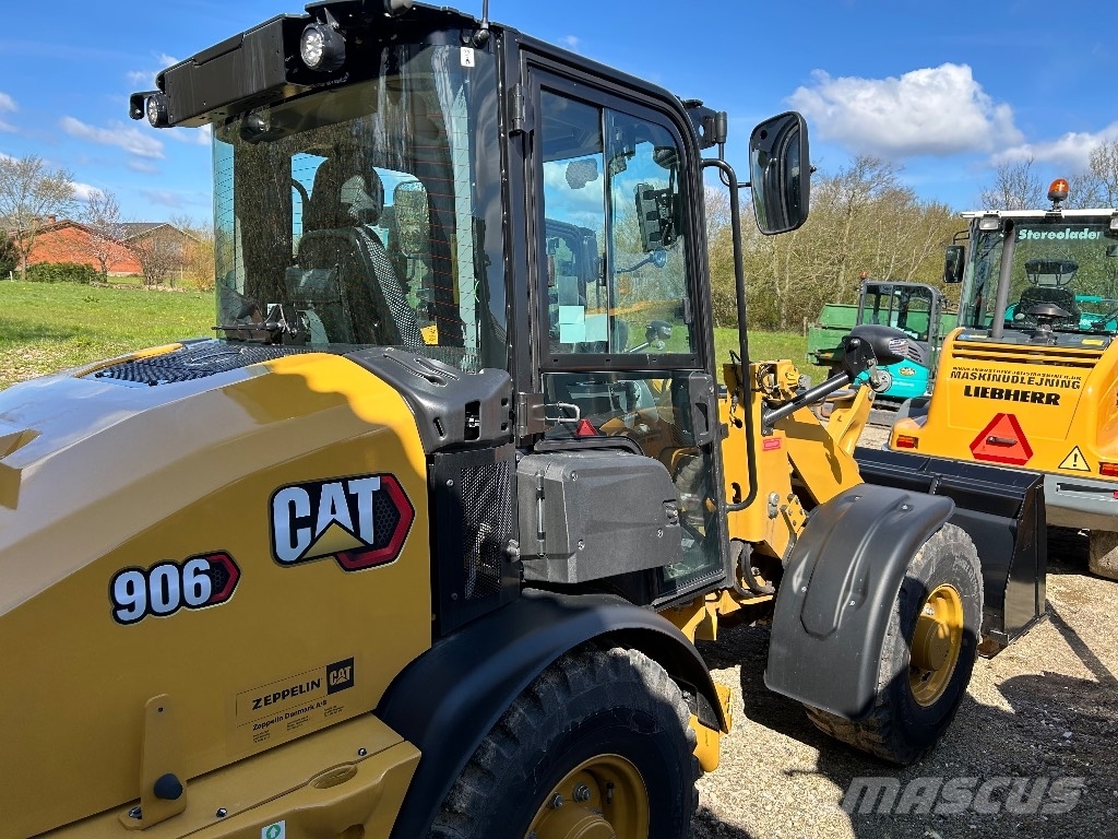 CAT 906 Фронтальні навантажувачі
