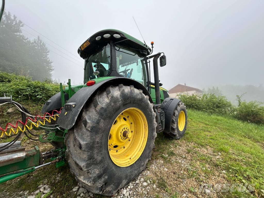 John Deere 7290R Traktory