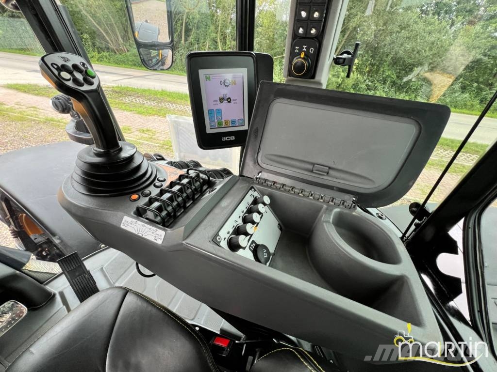 JCB Fastrac 4220 الجرارات