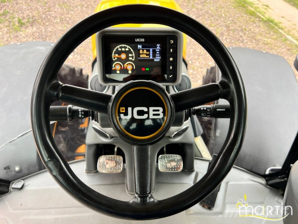 JCB Fastrac 4220 الجرارات