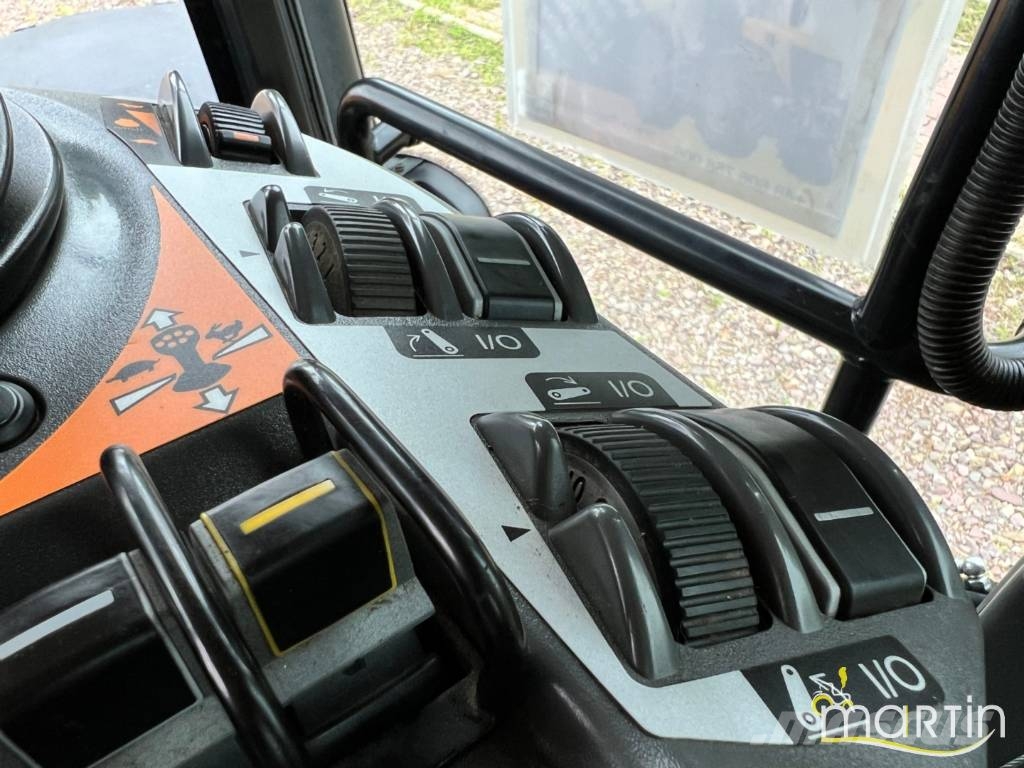JCB Fastrac 4220 الجرارات