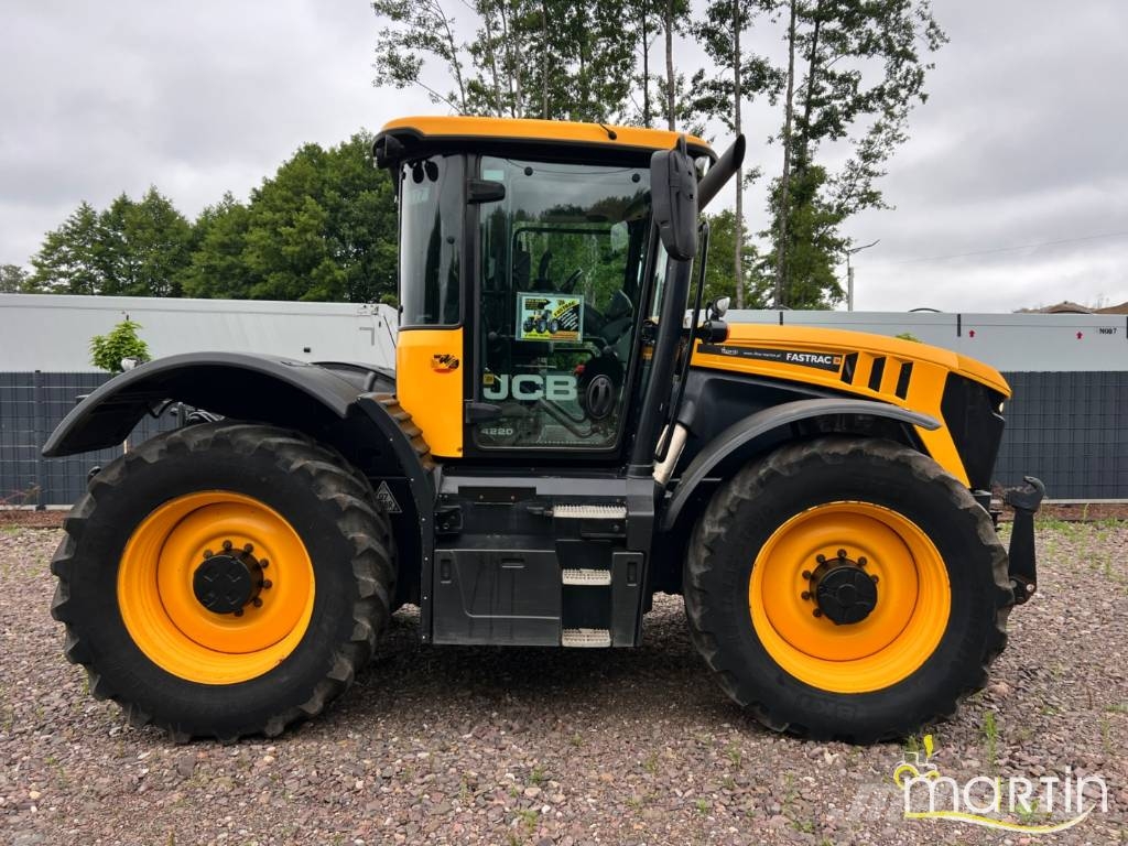 JCB Fastrac 4220 الجرارات