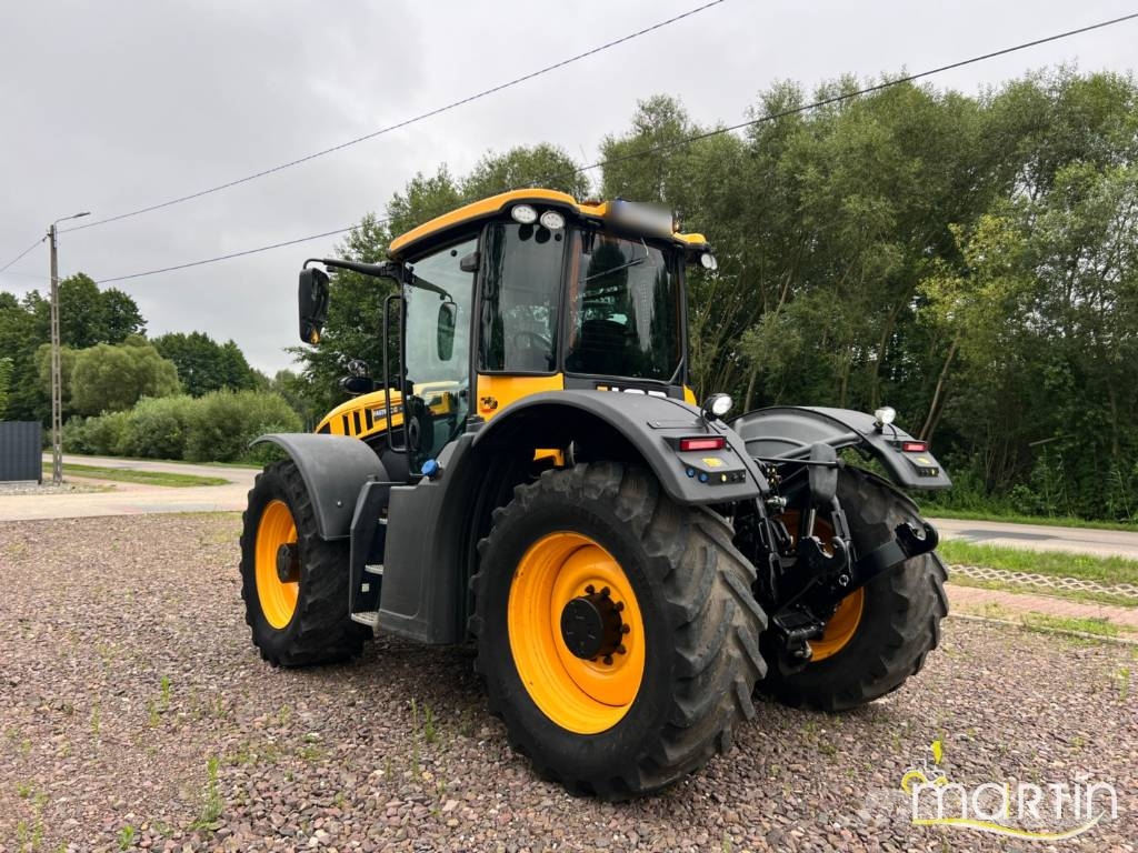 JCB Fastrac 4220 الجرارات