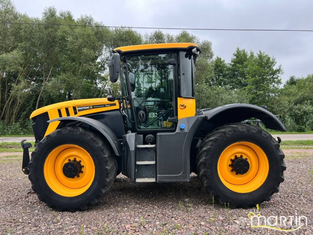 JCB Fastrac 4220 الجرارات