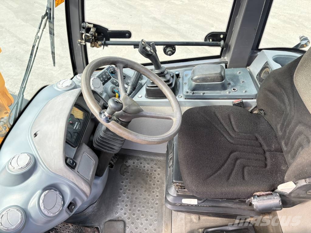 Volvo L25F lastmaskin, endast 2500 tim Rataslaadurid
