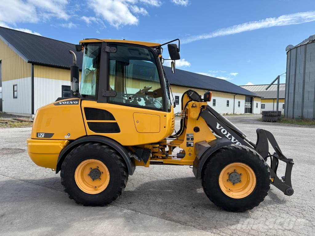Volvo L25F lastmaskin, endast 2500 tim Rataslaadurid