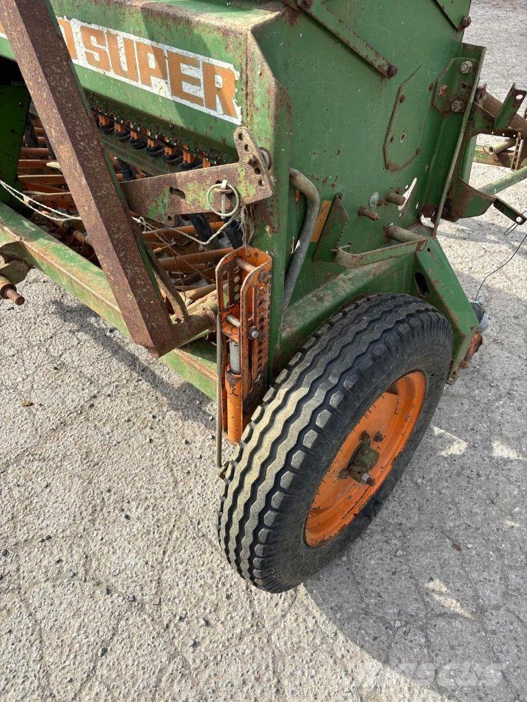 Amazone D8-30 Super مثاقيب