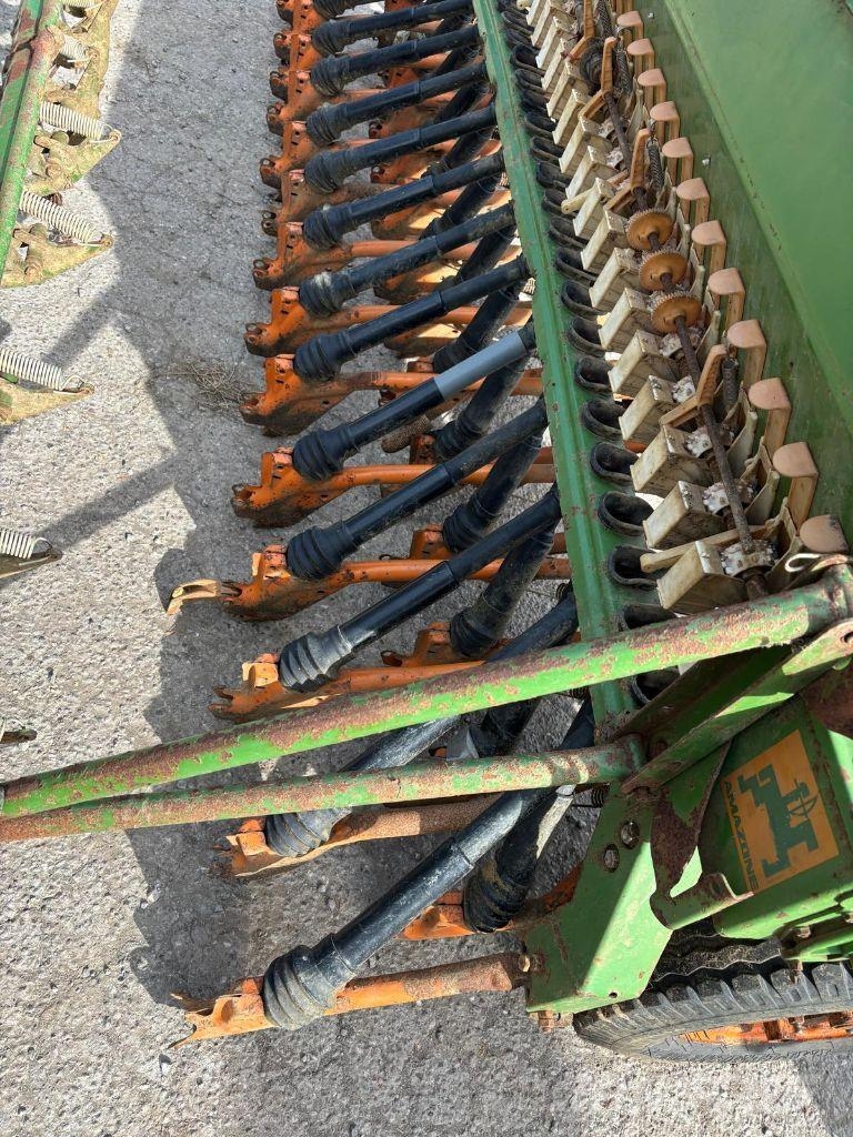 Amazone D8-30 Super مثاقيب